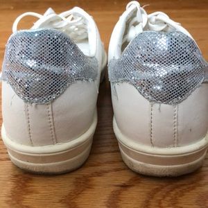 north star white shoes